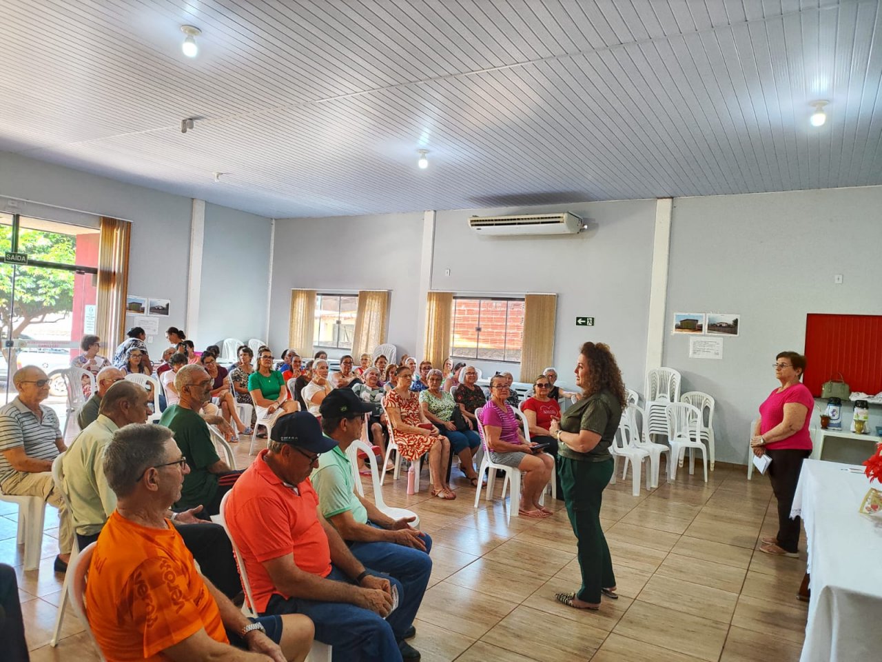 Clube da Terceira Idade Renascer, de São Camilo, se reúne no Centro de Convivência. Clube da Terceira Idade Renascer, de São Camilo, se reúne no Centro de Convivência.