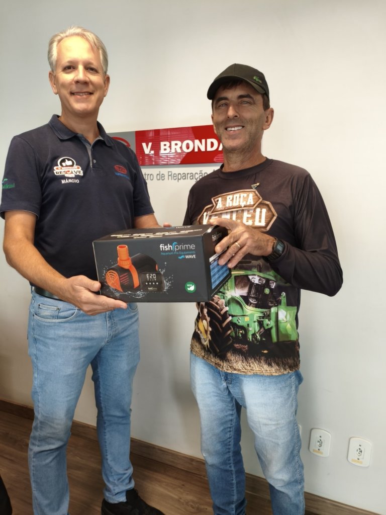 Empresário Márcio Brondani entrega equipamento para Nivaldo Antonio Domingos