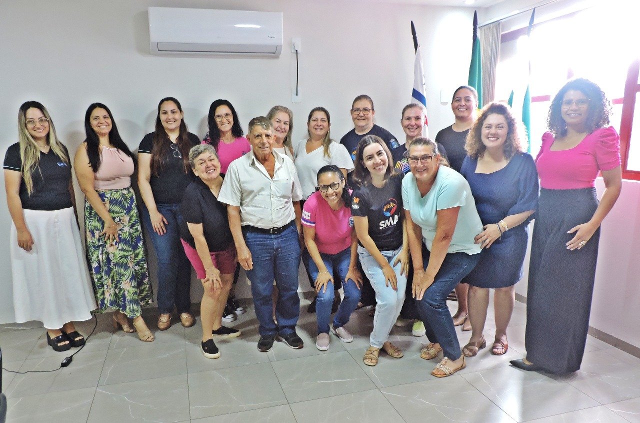 Participantes da reunião com a nova mesa diretora Participantes da reunião com a nova mesa diretora