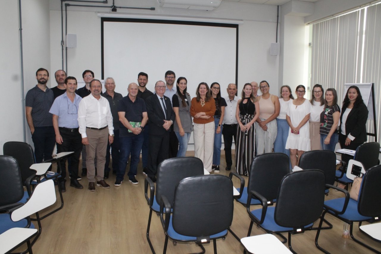 Lideranças palotinenses recepcionaram os diretores da UOPECCAN. Lideranças palotinenses recepcionaram os diretores da UOPECCAN.