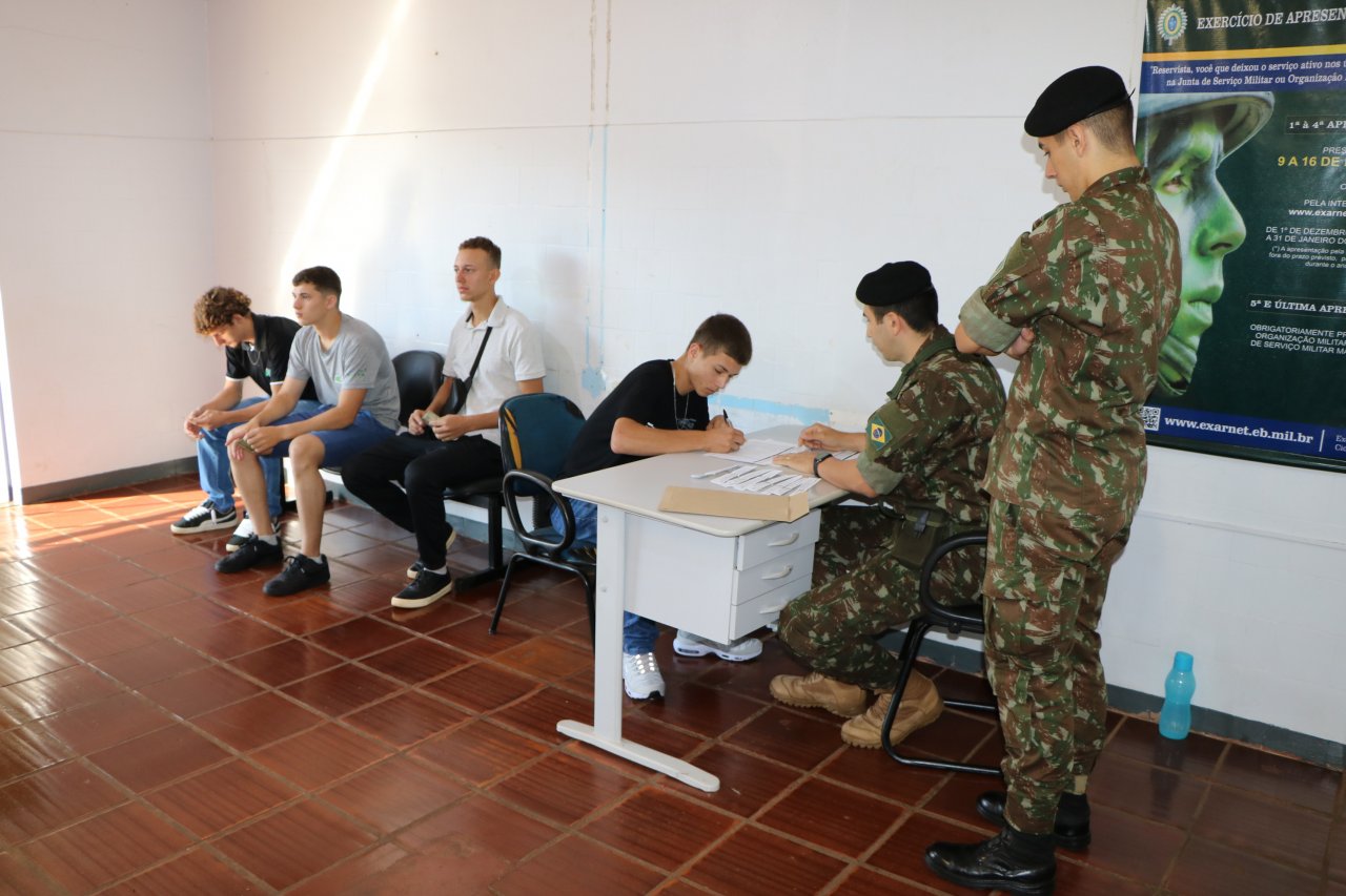 Jovens foram recepcionados pelo Exército nesta quarta-feira Jovens foram recepcionados pelo Exército nesta quarta-feira